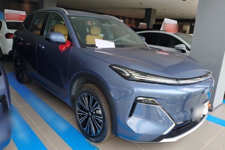 Used Geely Galaxy Xingjian 7 EM-i 2025 120km Flagship Edition Front Right 45 Deg