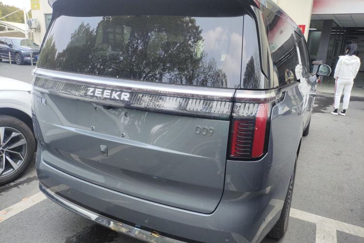 Used Zeekr 009 2024 Six-Seat Executive Version 4WD 108 kWh Rear Right 45 Deg