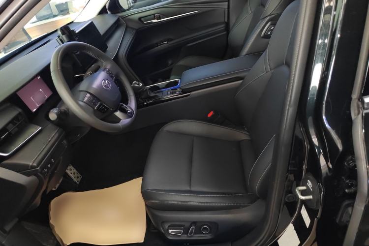 Used Toyota Camry 2026 Model Dual-Engine 2.0HSE Sport Lite Edition
