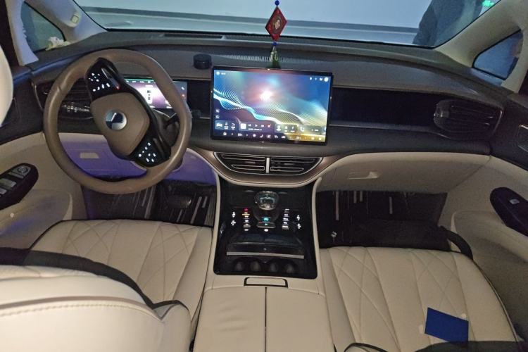 Used Denza D9 2022 DM-i 970 Four-Wheel Drive Flagship Model Center Console