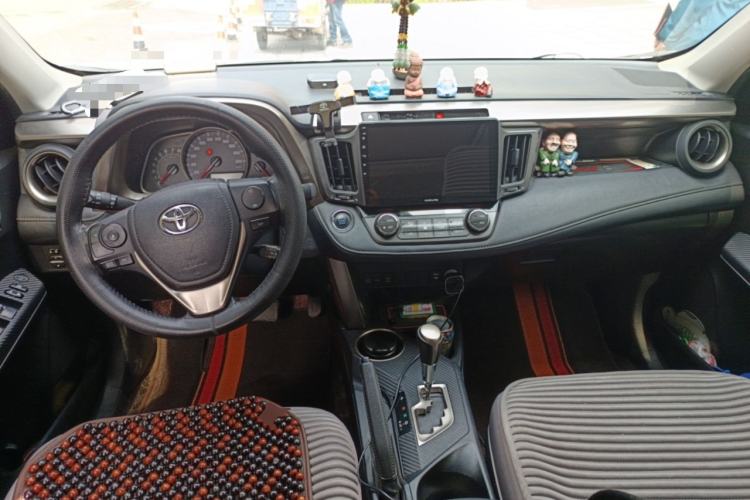 Used Toyota RAV4 2013 2.5L Automatic 4x4 Elite Edition Center Console