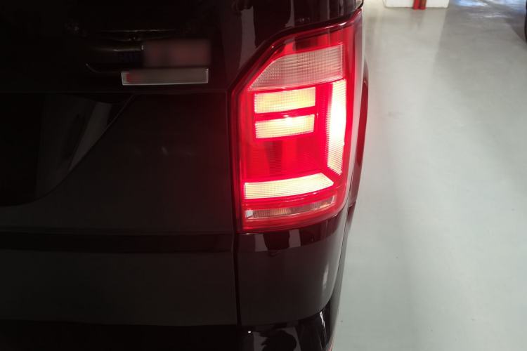 Used Volkswagen Caravelle 2017 2.0 TSI 4x4 Comfort Edition 7-Seater
