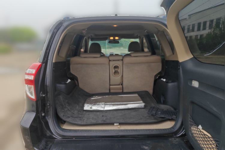 Used Toyota RAV4 2011 2.0L Automatic Luxury Edition Trunk