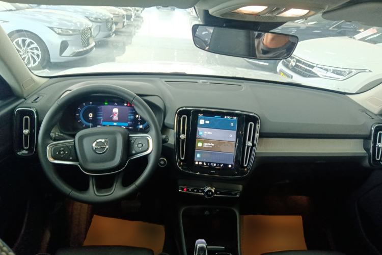 Used Volvo XC40 2024 B4 4x4 Smart Luxury Edition Center Console