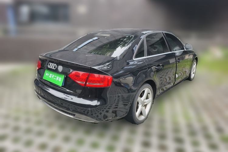 Used Audi A4L 2012 2.0 TFSI automatic Comfort trim level
