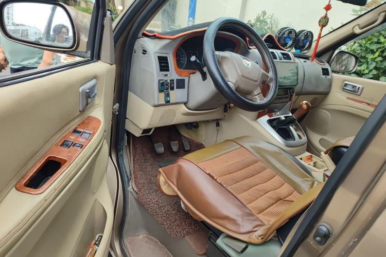 Used Foton MP-X E 2014 2.4L Wealth Express Comfort Version Basic Edition with 4G64
