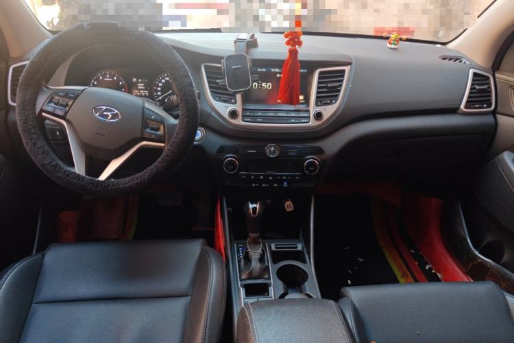 Used Hyundai Tucson 2018 1.6T Dual-Clutch Two-Wheel Drive 15th Anniversary Special Edition Center Console