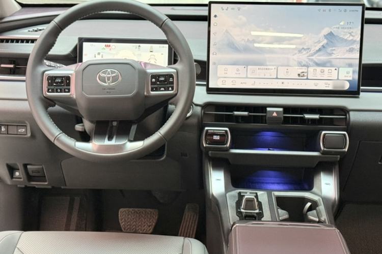 Used Toyota RAV4 2026 Model Dual-Engine 2.0L Two-Wheel Drive Luxury Edition
