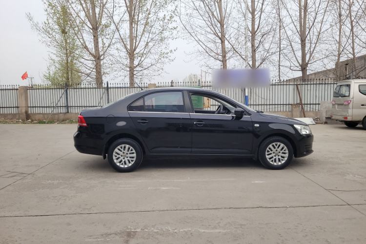 Used Volkswagen Santana 2015 1.6L Manual Fashion Edition Exterior 4