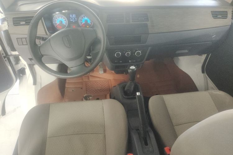 Used Jinbei Hiace X30 2023 1.5L Super-Comfortable Passenger Van 5/6/7-Seater Non-Air-Conditioned Version Model SWC15M Center Console