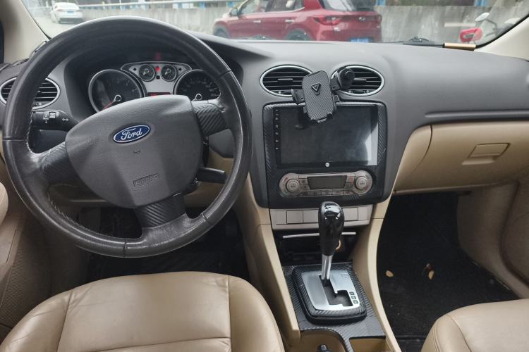 Used Ford Focus 2013 Hatchback Classic 1.8L Automatic Base Model Center Console