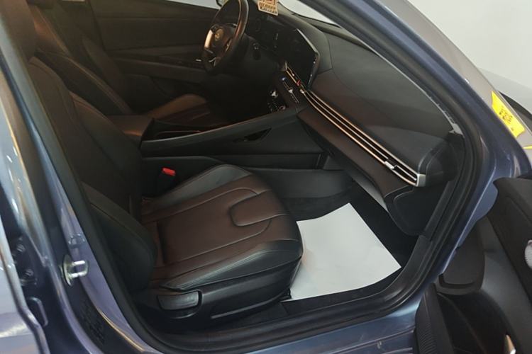 Used Hyundai Elantra 2023 1.5L CVT LUX Prestige Edition