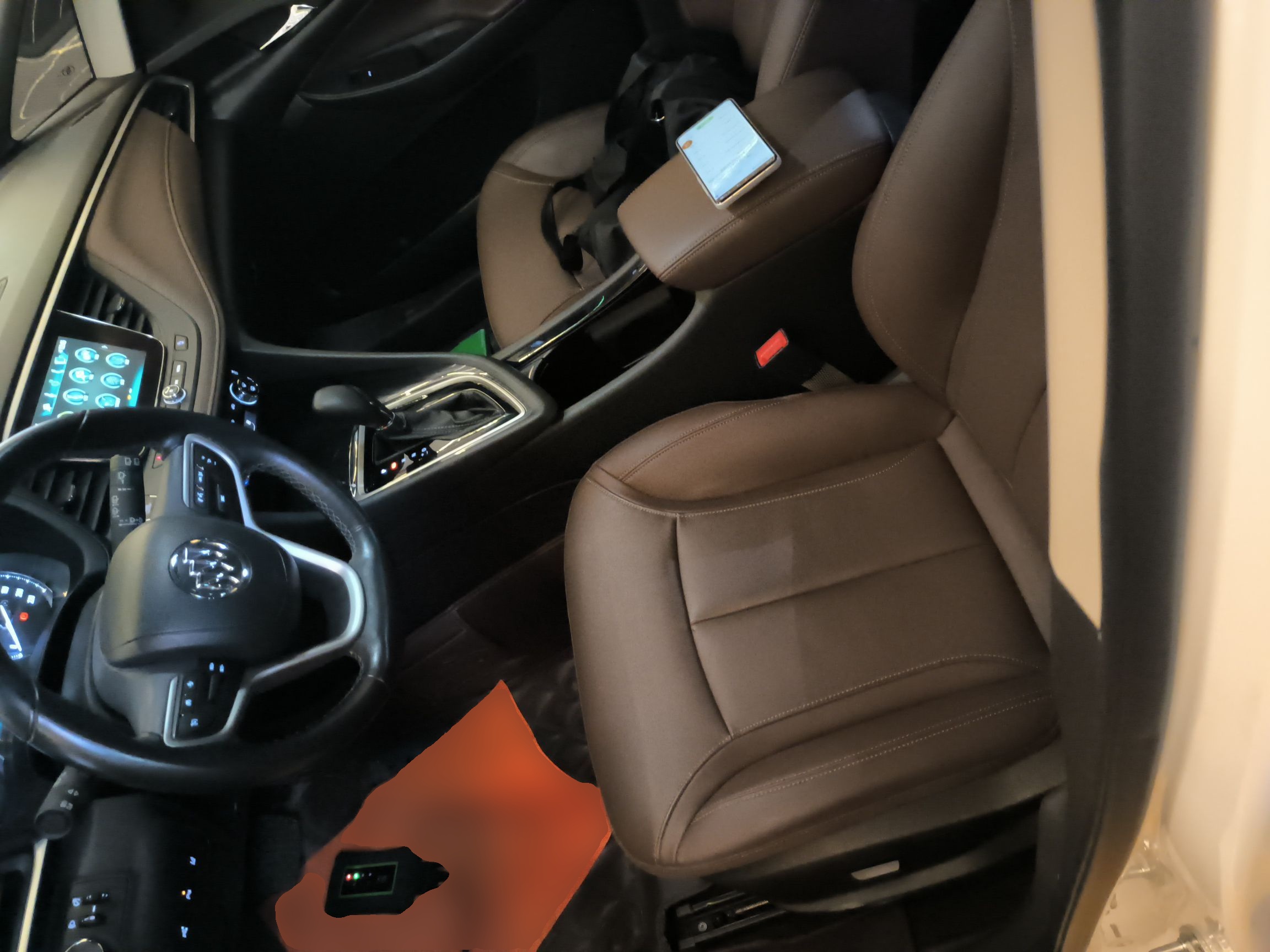 المقاعد الأمامية داخل السيارة