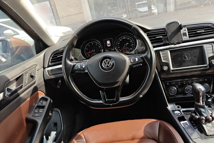 Used Volkswagen Lamando 2015 280TSI DSG Luxury Edition