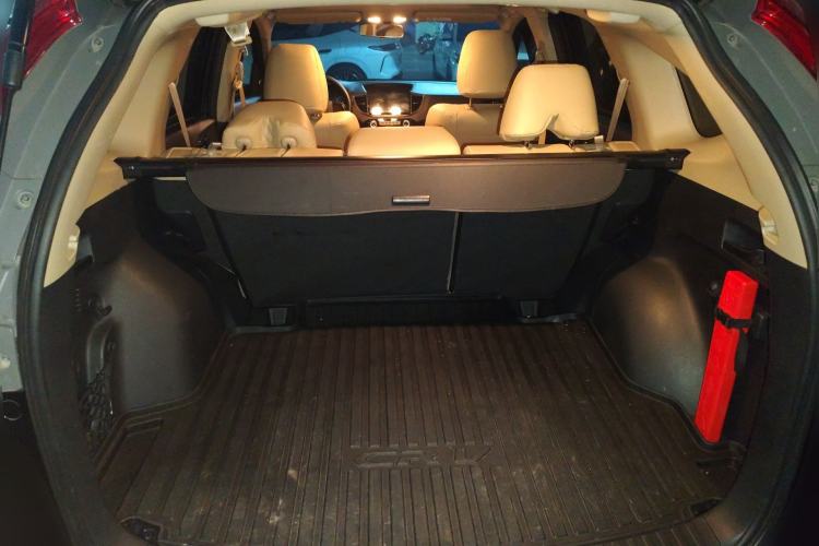 Used Honda CR-V 2016 2.0L two-wheel drive Urban Edition Trunk