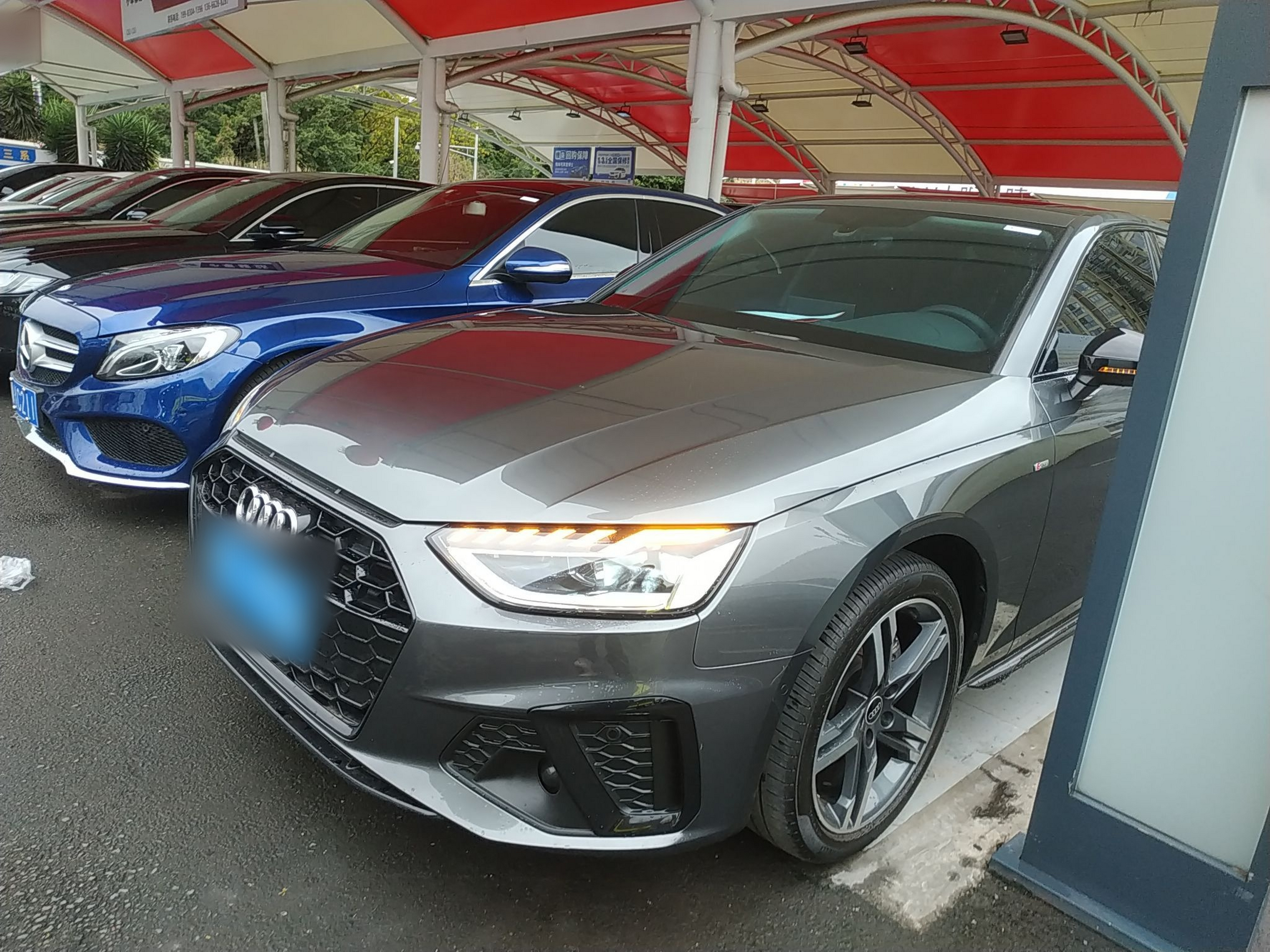 تحت مقدمة السيارة