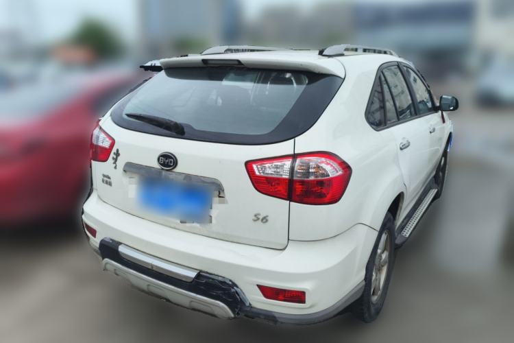 Used BYD S6 2014 2.0L Manual Luxury 5-Seater