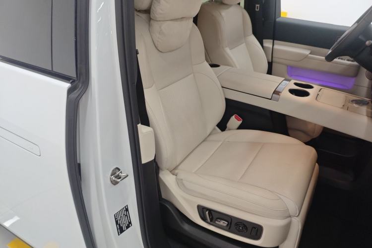 Used Li Auto MEGA 2025 Home Family Special Edition