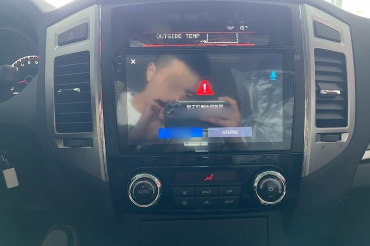 Used Mitsubishi Pajero  Interior 4