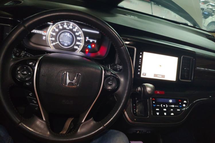 Used Honda Elysion 2016 2.4L Style Edition Center Console