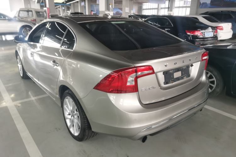 Used Volvo S60 2015 S60L 2.0T Zhiyuan Edition
