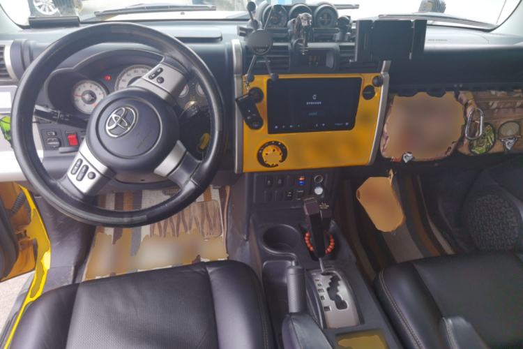 Used Toyota FJ Cruiser 2017 4.0L Dual Airbags Dual Fuel Tanks JBL – Middle East Center Console