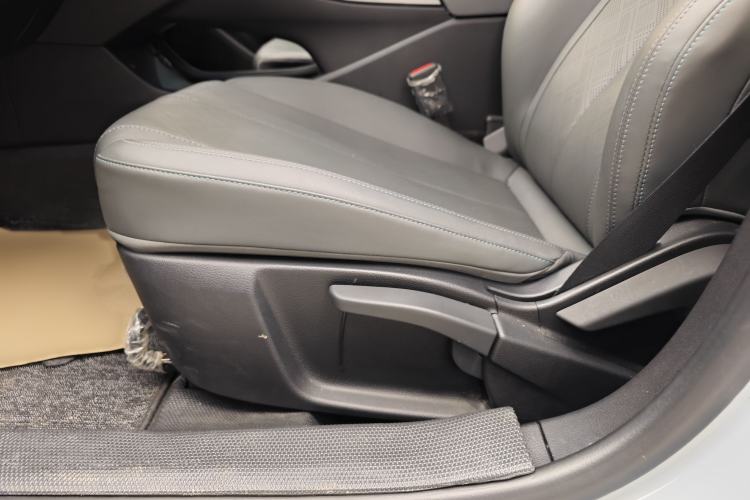 Used BYD Qin PLUS 2025 DM-i Smart Drive 55KM Leading Model Interior 1