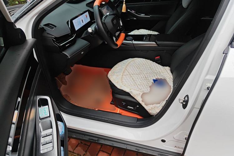 Used Geely Galaxy L6 2024 125km PLUS Dragon Edition
