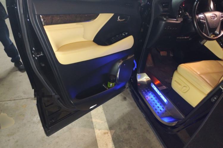 Used Toyota Vellfire 2023 Crown Dual-Engine 2.5L HV Prestige Edition Driver Seat