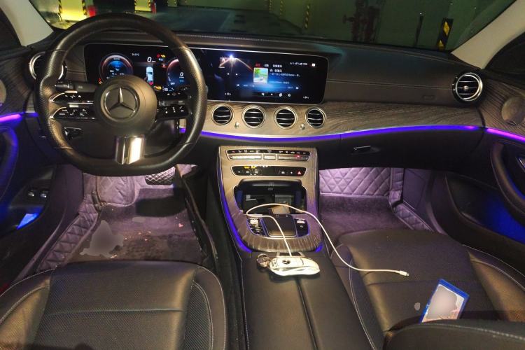 Used Mercedes-Benz E-Class New Energy 2021 E 350 e L Plug-in Hybrid Sports Sedan Center Console