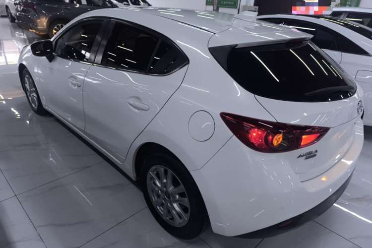 Used Mazda Mazda 3 Axela 2016 Hatchback 1.5L Automatic Luxury Model
