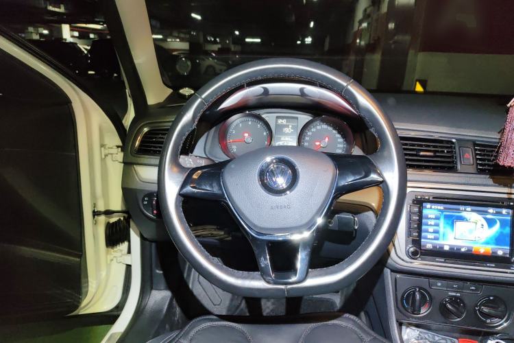 Used Volkswagen Lavida 2015 1.6L Manual Comfort Edition
