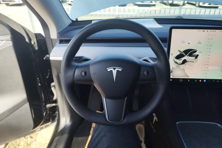 Used Tesla Model Y 2023 Long-Range All-Wheel-Drive Version
