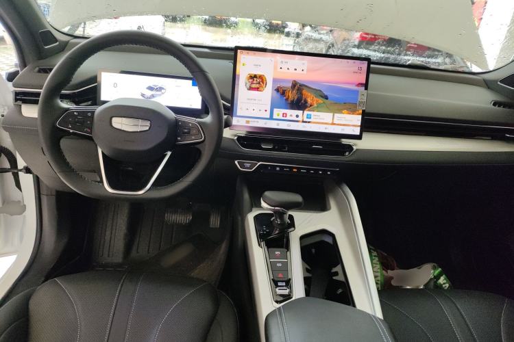 Used Geely Auto Preface 2025 Dongfang Yao 1.5TD Fuyao Edition Center Console