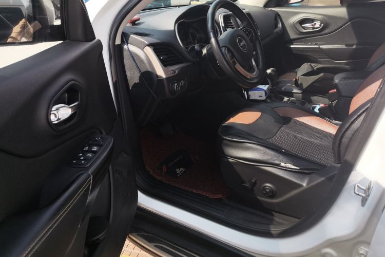 Used Jeep Cherokee 2017 2.0L Superior Edition