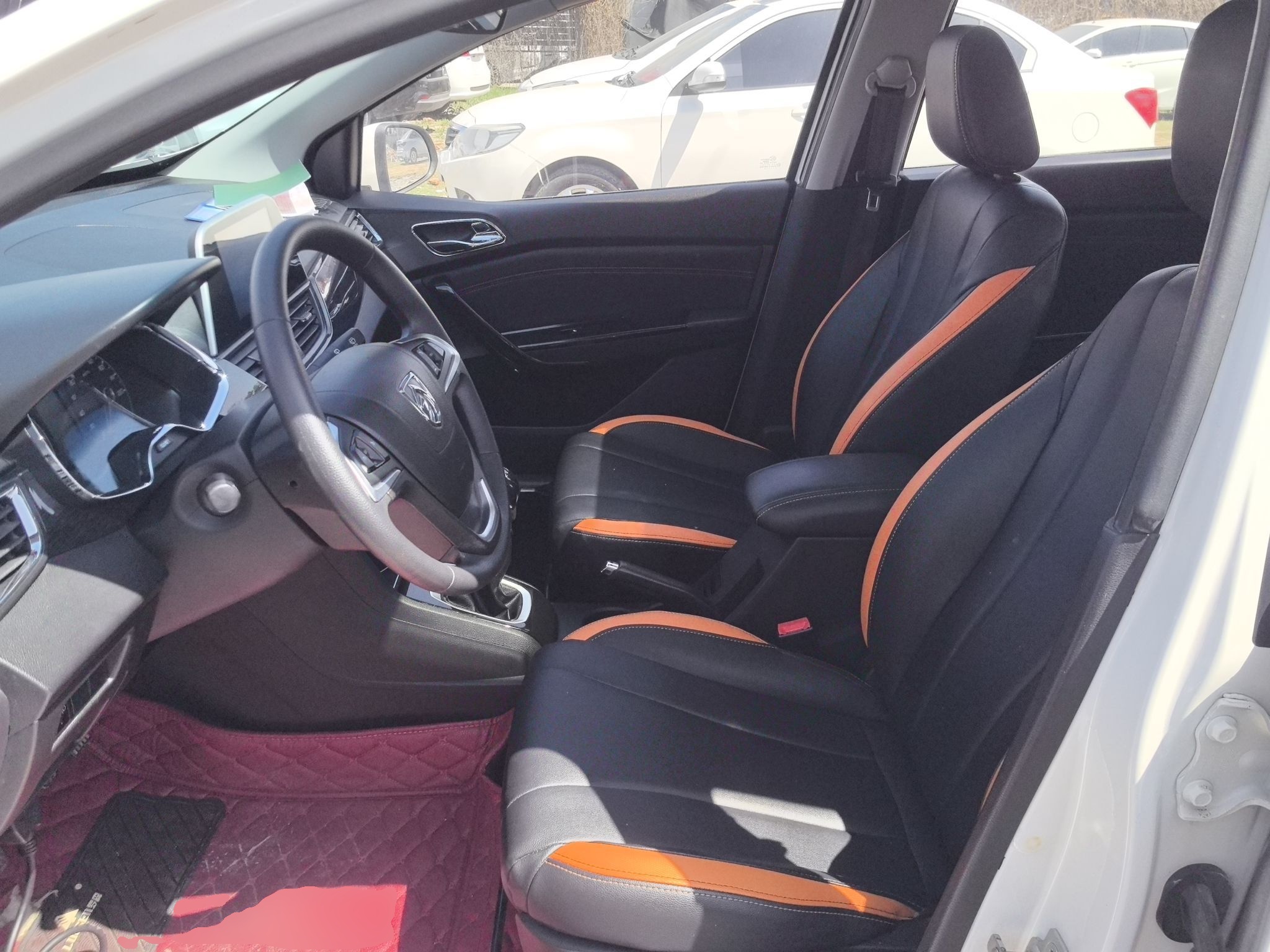 Переднее сиденье в автомобиле