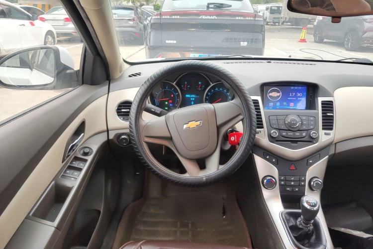 Used Chevrolet Cruze 2015 1.5L Classic SL MT Steering Wheel