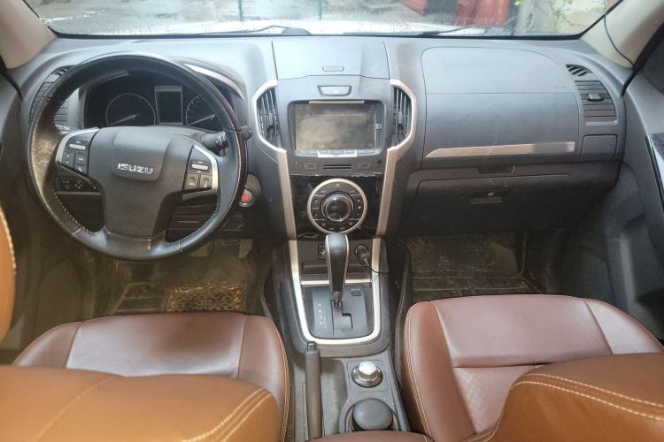 Used Isuzu D-MAX 2018 3.0T Four-Wheel Drive Automatic Ultra-Luxury Version 4JJ1-TC HI
