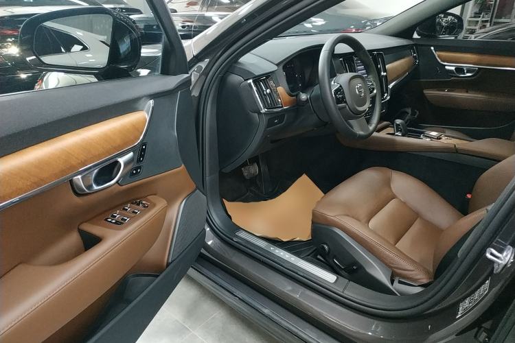 Used Volvo S90 2023 B5 Zhiyi Luxury Edition
