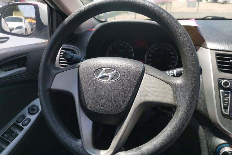 Used Hyundai Verna Ray 2014 1.4L Automatic GLX
