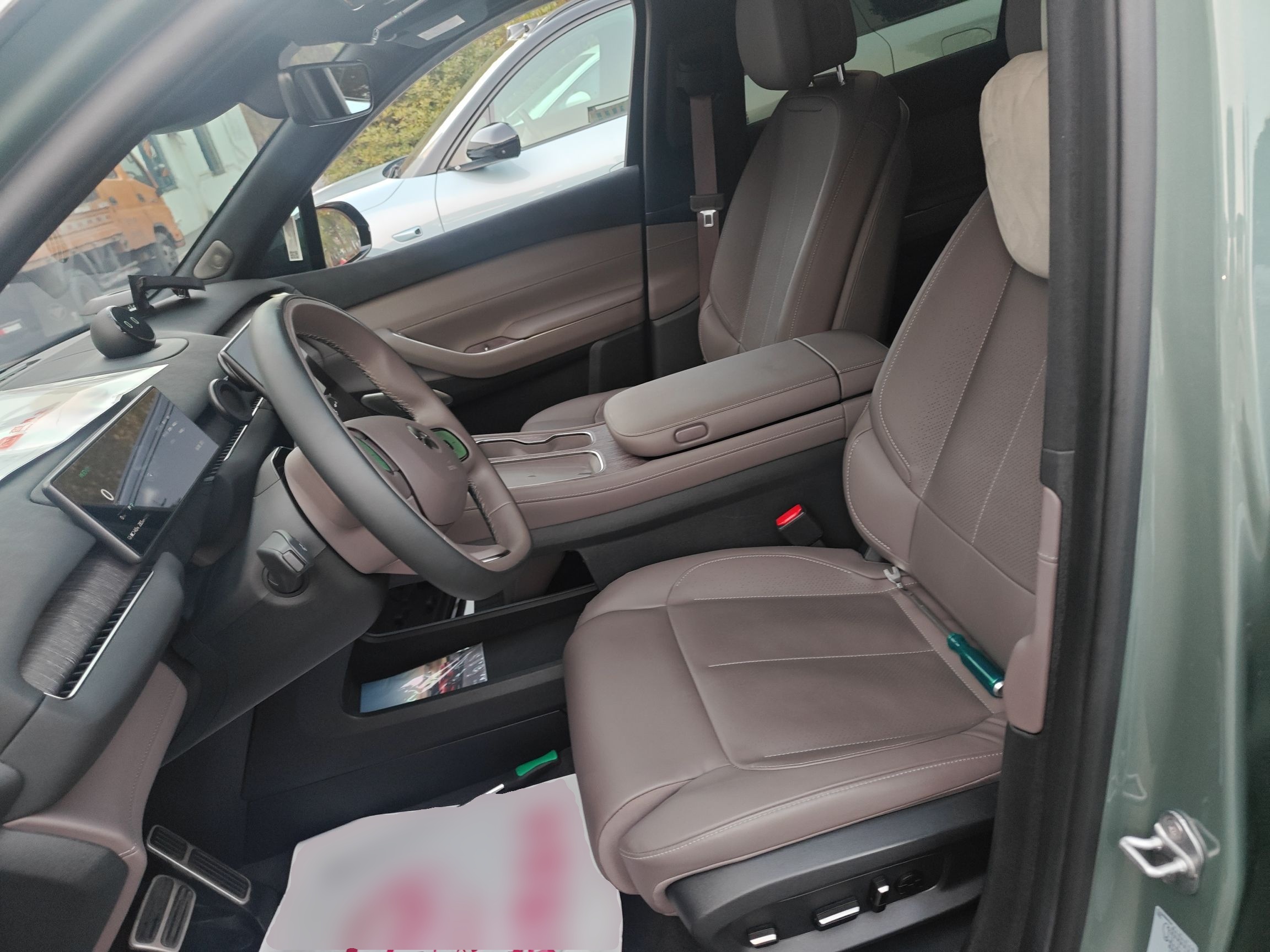 Переднее сиденье в автомобиле