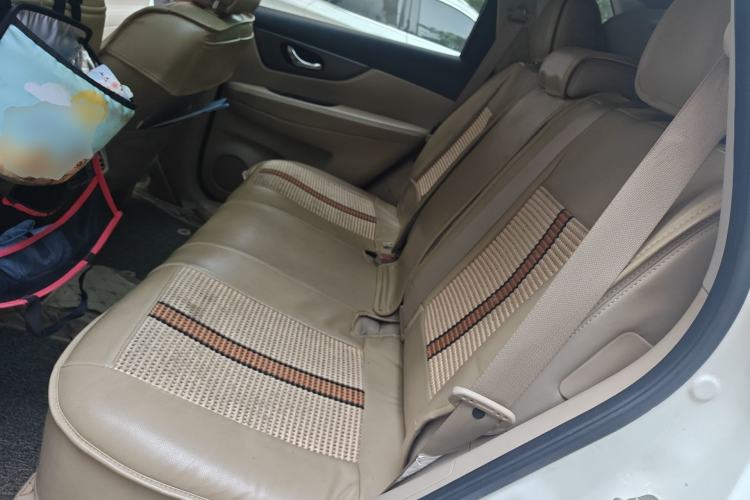 Used Nissan X-Trail 2016 2.0L CVT Smart Enjoyment Version 4WD
