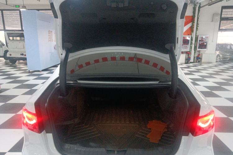 Used Jaguar XFL 2020 XFL 2.0T P200 Two-Wheel-Drive Elite Edition Trunk