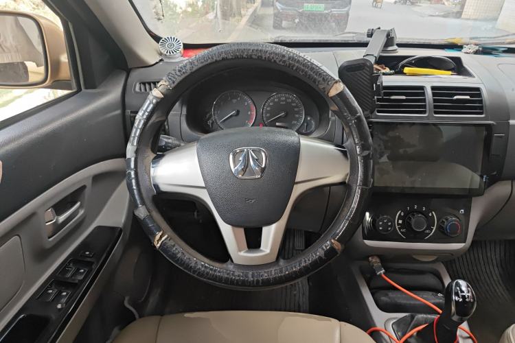 Used BAIC Weiwang M20 2014 1.5L Basic Version BJ415B Steering Wheel
