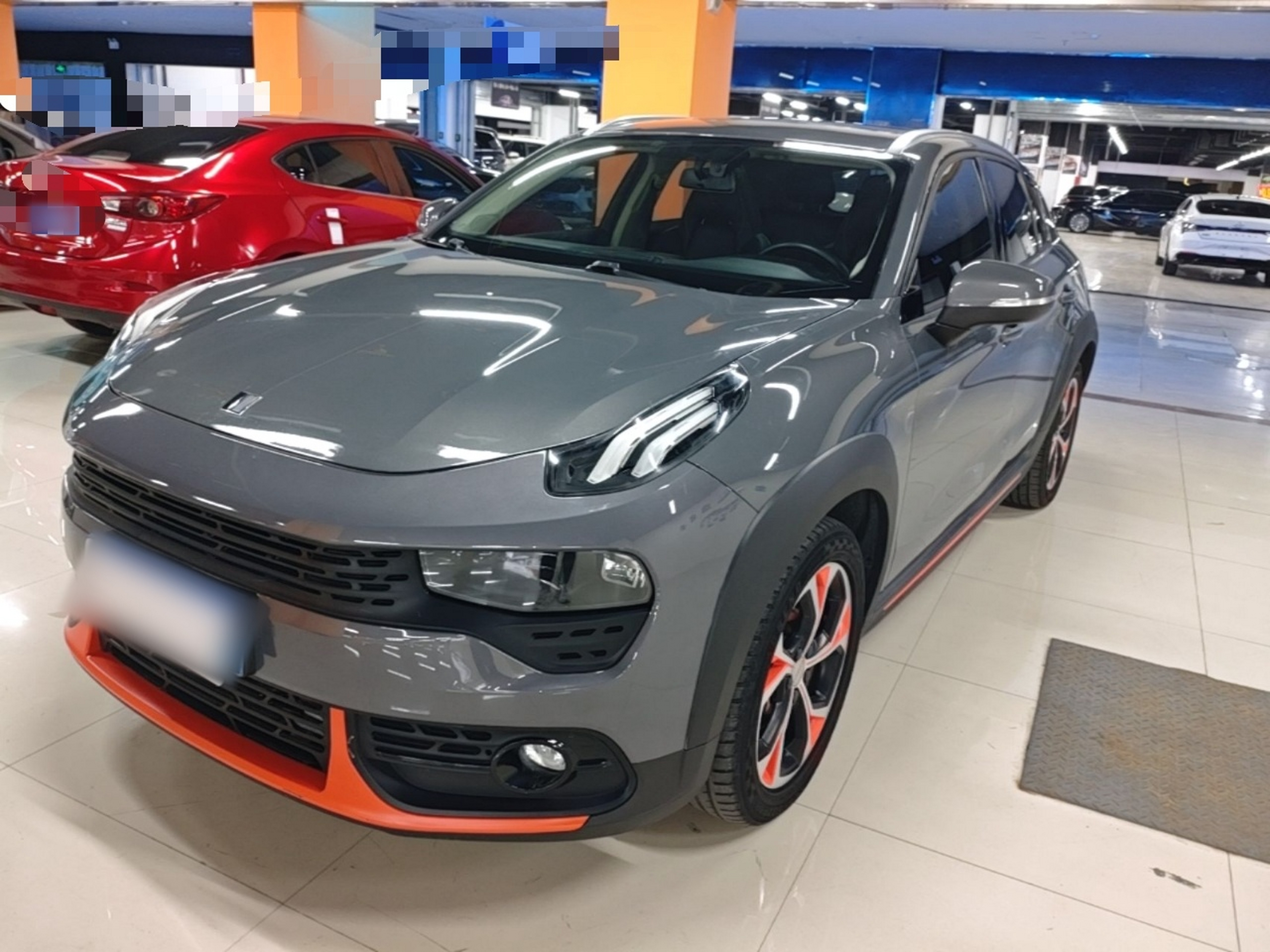 Под передней частью автомобиля