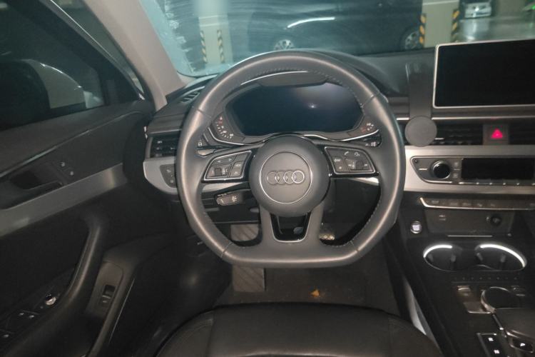 Used Audi A4L 2019 40 TFSI Fashion Version China V Steering Wheel