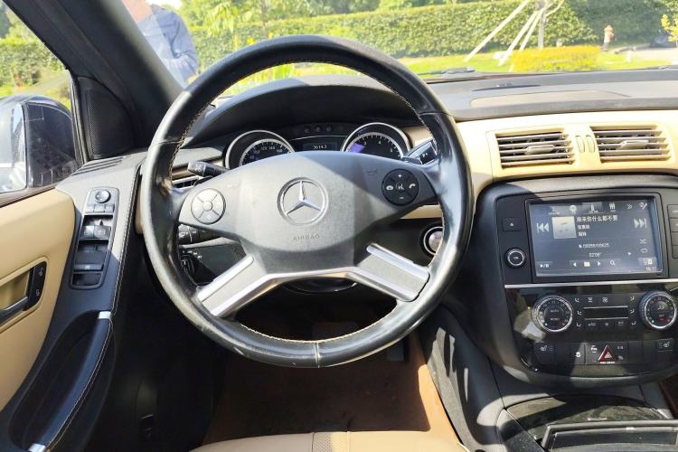 Used Mercedes-Benz R-Class 2015 R 400 4MATIC Luxury Model