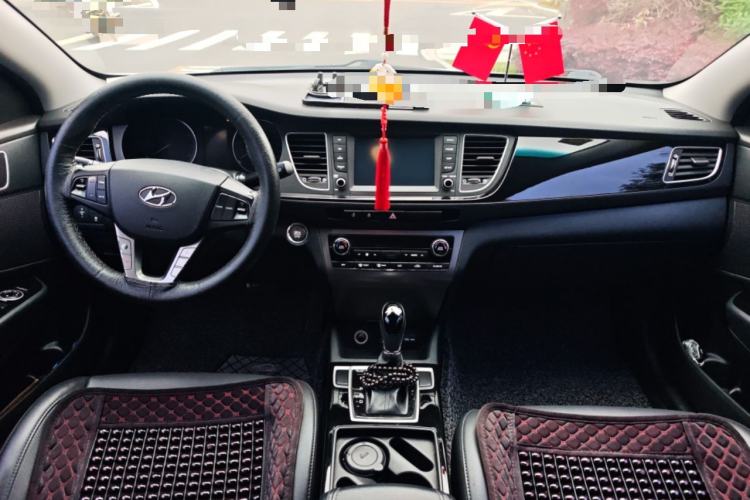 Used Hyundai Mistra 2016 1.8L Automatic Deluxe DLX Model Center Console