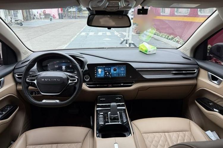 Used Wuling Victory 2023 2.0L DHT Deluxe Edition
