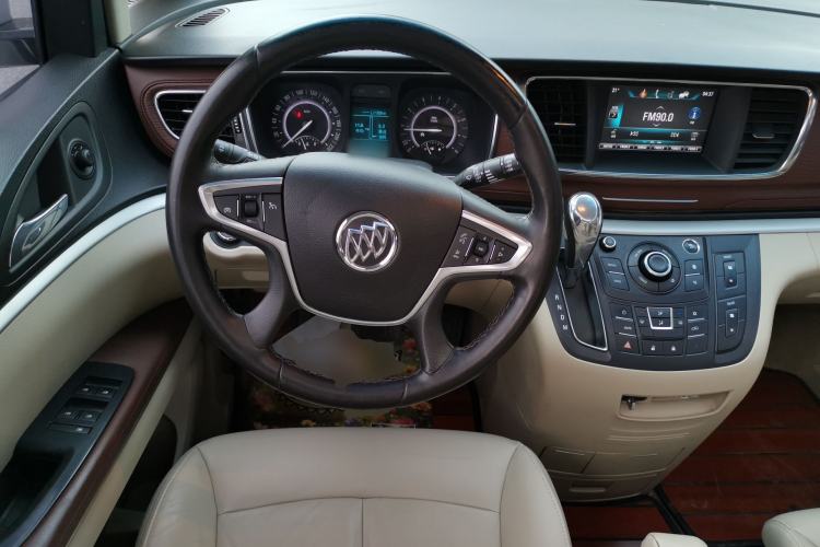 Used Buick GL8 2018 28T Luxury Model China VI Standard Steering Wheel